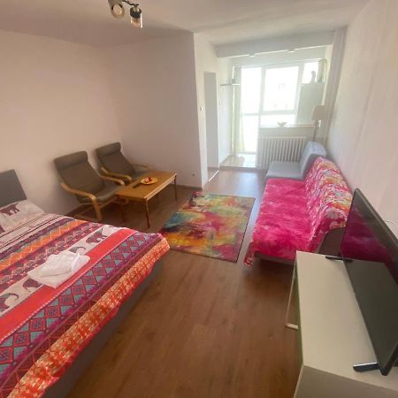 Lovely 1 Bedroom Apartment With Free Street Parking Bükreş Dış mekan fotoğraf