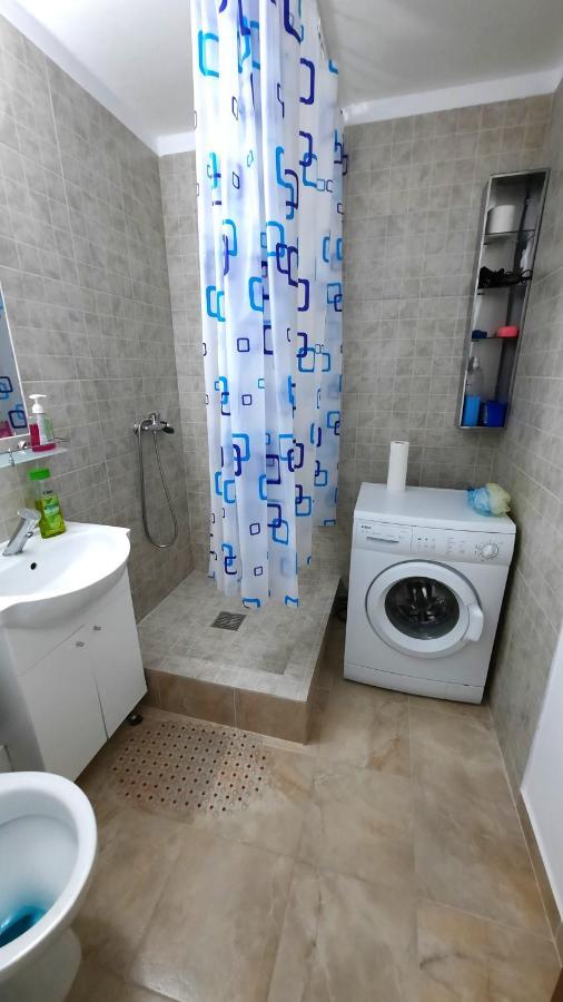 Lovely 1 Bedroom Apartment With Free Street Parking Bükreş Dış mekan fotoğraf