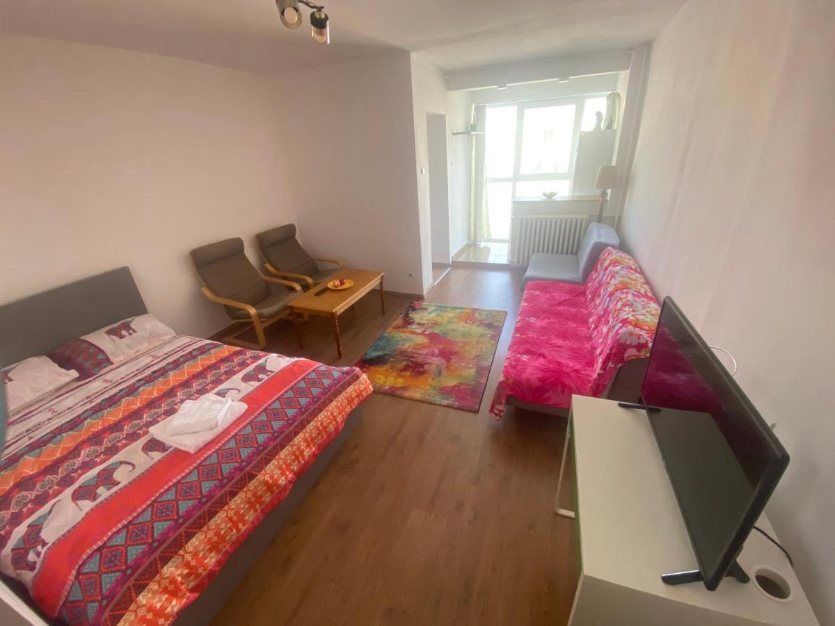 Lovely 1 Bedroom Apartment With Free Street Parking Bükreş Dış mekan fotoğraf